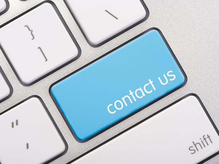 Przycisk na klawiaturze "contact us"